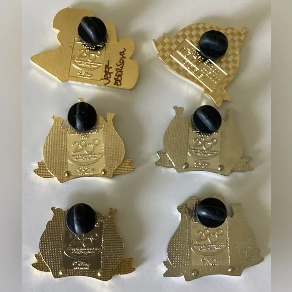 Disney 4th of July pins (1) SIGNED BY THE ARTIST - Picture 2 of 4